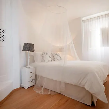 Ode Villa: Luxury Retreat With Private Pool & Sunset Views Villa